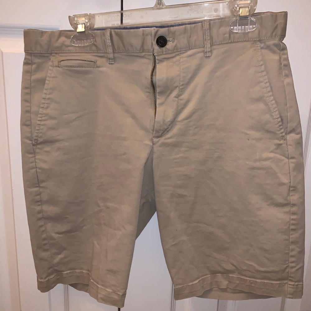 Gap khaki shorts